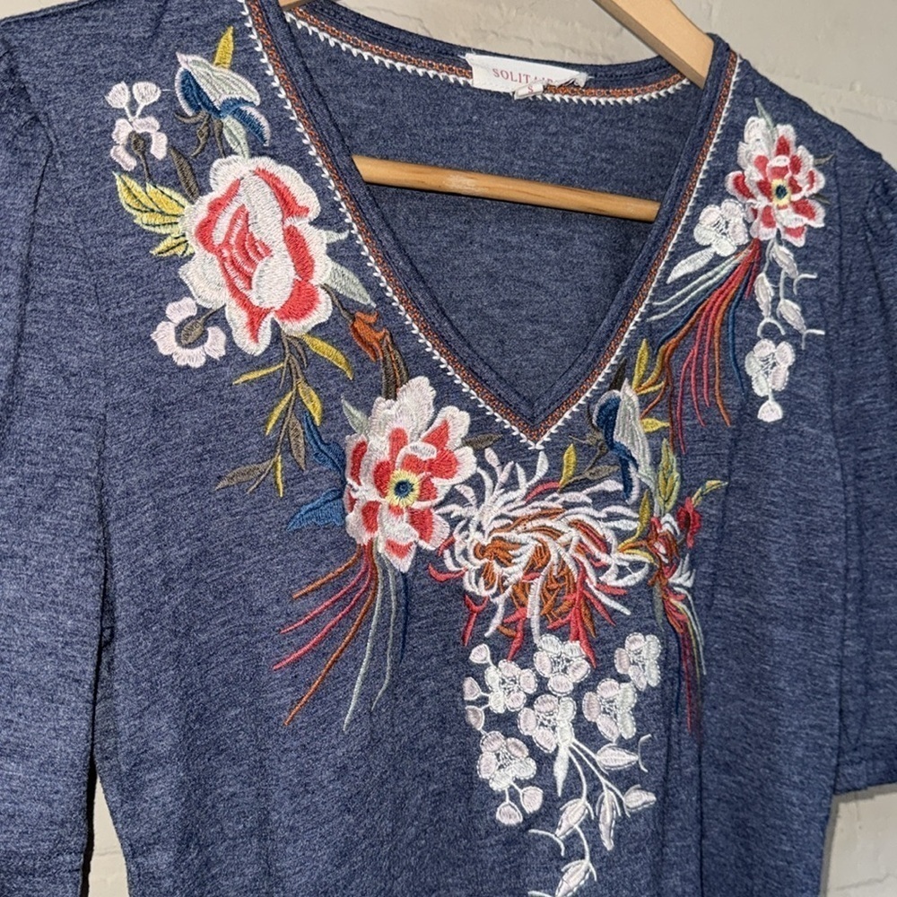 Solitaire Blue shirt small v neck Embroidered Floral Top boho ruched sleeve - Picture 2 of 4